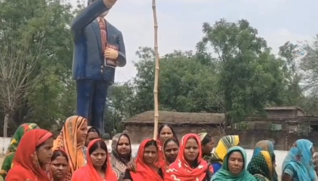 हैदराबाद नई बस्ती में अराजक तत्वों ने अंबेडकर प्रतिमा की अंगुली को तोड़ा, ग्रामीणों में आक्रोश व्याप्त, पुलिस ने संभाला मोर्चा 