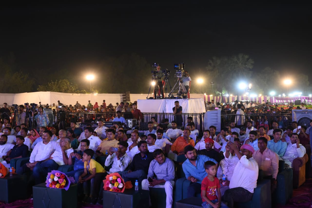 आजमगढ़ के इलाकाई इलाके से निकलकर कई प्रतिभाओं ने आजमगढ़ ही नहीं देश-विदेश में अपना अपना परचम लहराया है