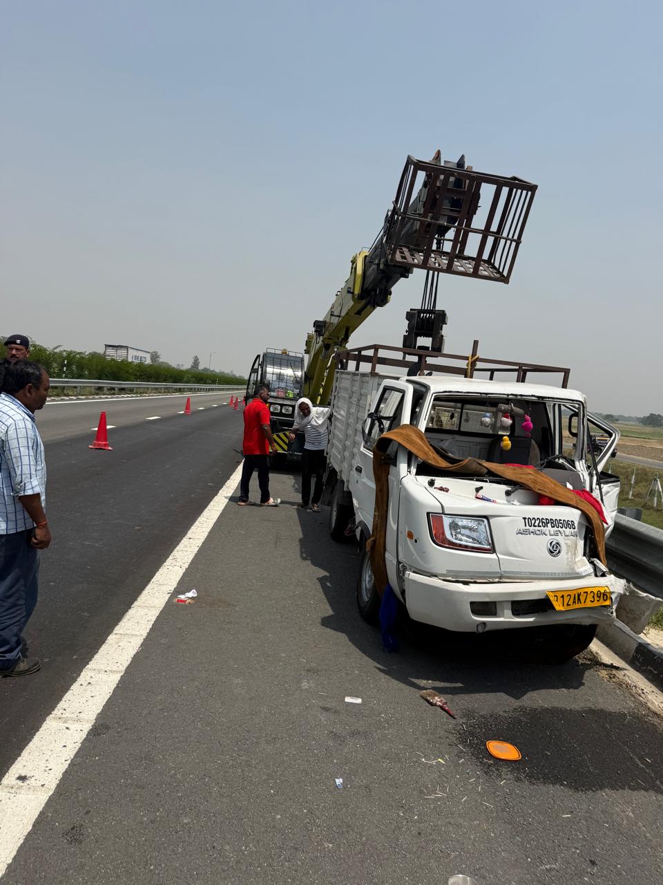 गोरखपुर लिंक एक्सप्रेसवे हादसा दंपति और बेटे की मौत