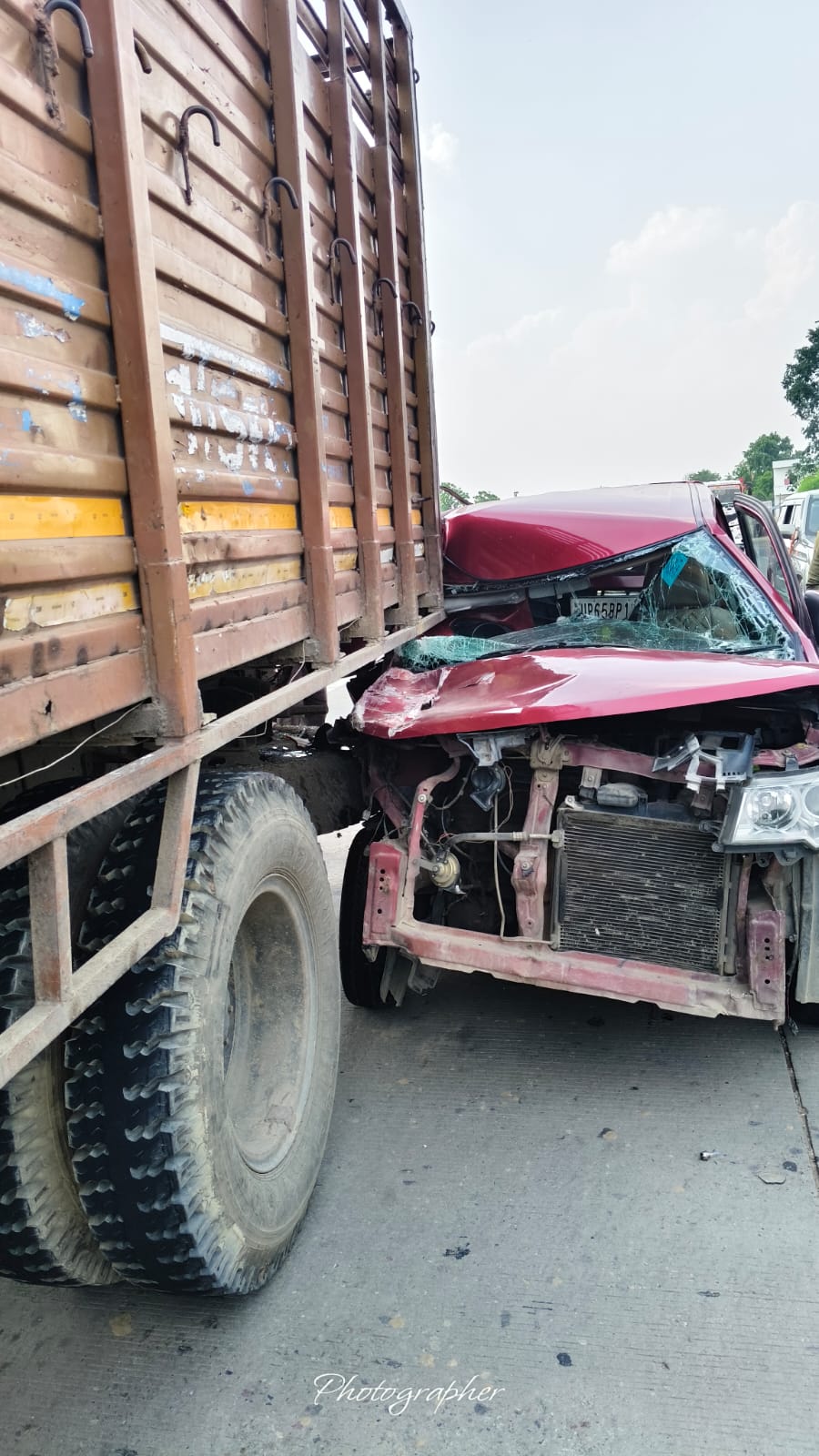 आजमगढ़ के कंजहित बाजार में सड़क हादसे में दो घायल, अस्पताल से मिली छुट्टी