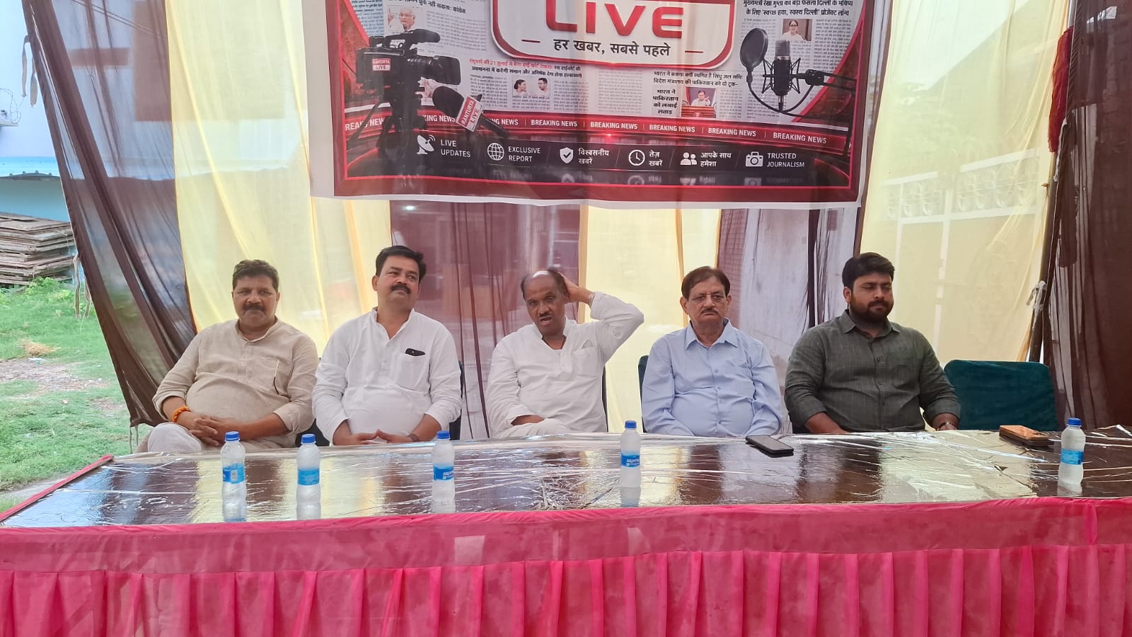 पत्रकारिता के पुरोधा स्व. धनुषधारी सिंह को अश्रुपूरित श्रद्धांजलि