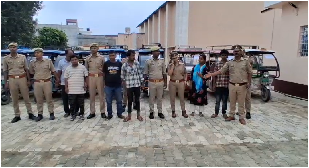 ई-रिक्शा चोर गिरोह का पर्दाफाश, छह गिरफ्तार, 20 लाख के आठ ई-रिक्शा व 36 बैटरियां बरामद, कई वारदातों का खुलासा