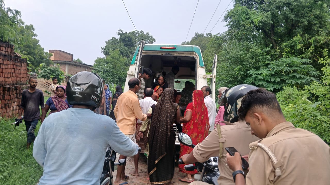 आकाशीय बिजली की चपेट में आने से महिला की मौत, छह महिलाएं झुलसीं