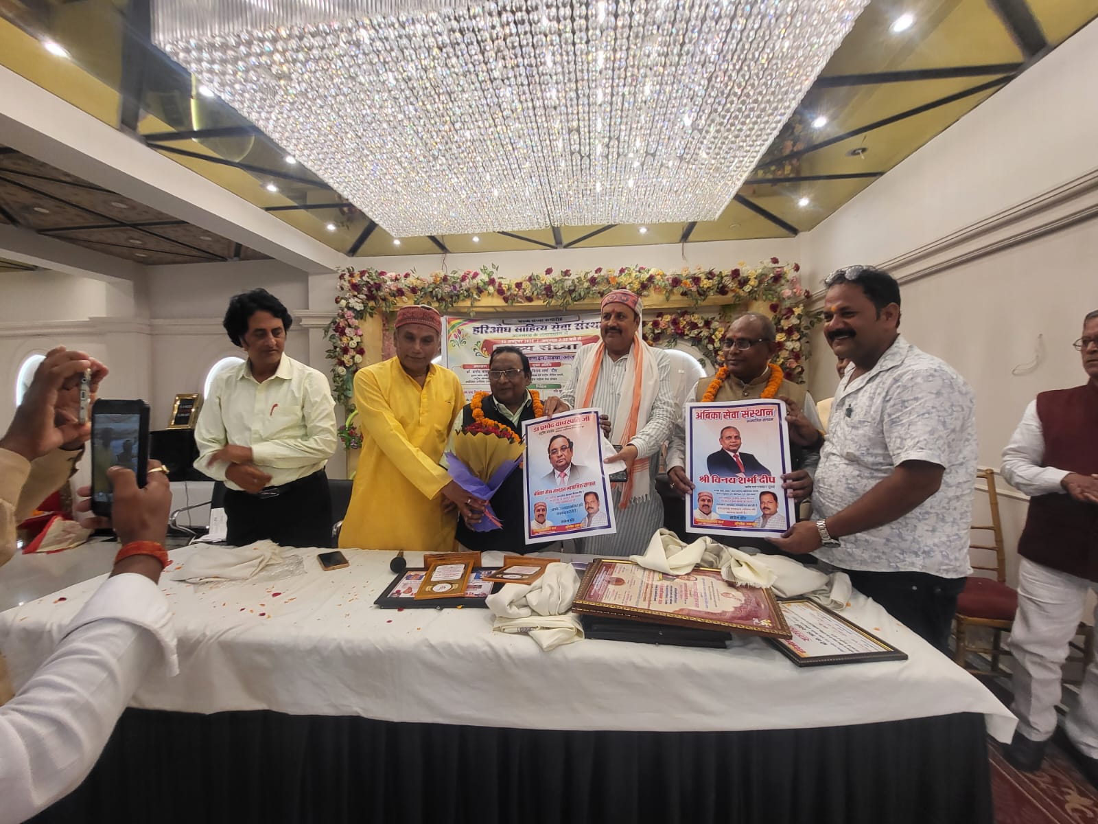 काव्य संध्या में कविताओं ने जीता सबका मन  राष्ट्र प्रेम, सामाजिक चेतना और भक्ति की रचनाओं से गुंजायमान हुआ सभागार 